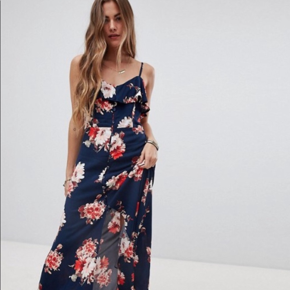 NWOT PEEP BACK 3/4th SLIT DRESS